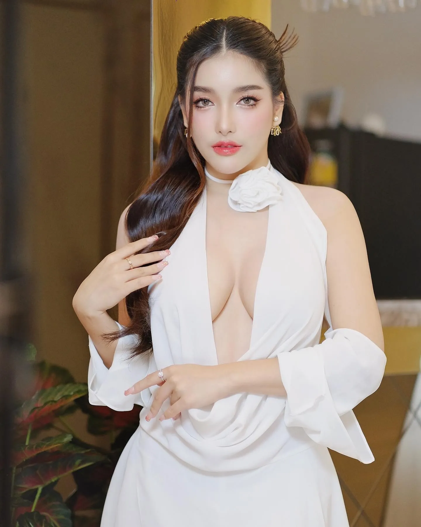 ใบเฟิร์น พริตตี้สาวสวยเซ็กซี่ขยี้ใจชายละลายตามๆ กัน 29