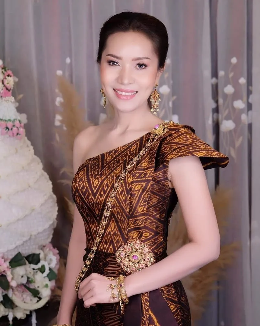 มาดาม เปิ้ล ผู้สมัคร ส.ส.ปชป สุโขทัย เขาคือ ใคร ? 31
