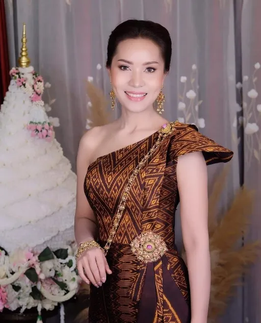 มาดาม เปิ้ล ผู้สมัคร ส.ส.ปชป สุโขทัย เขาคือ ใคร ? 3