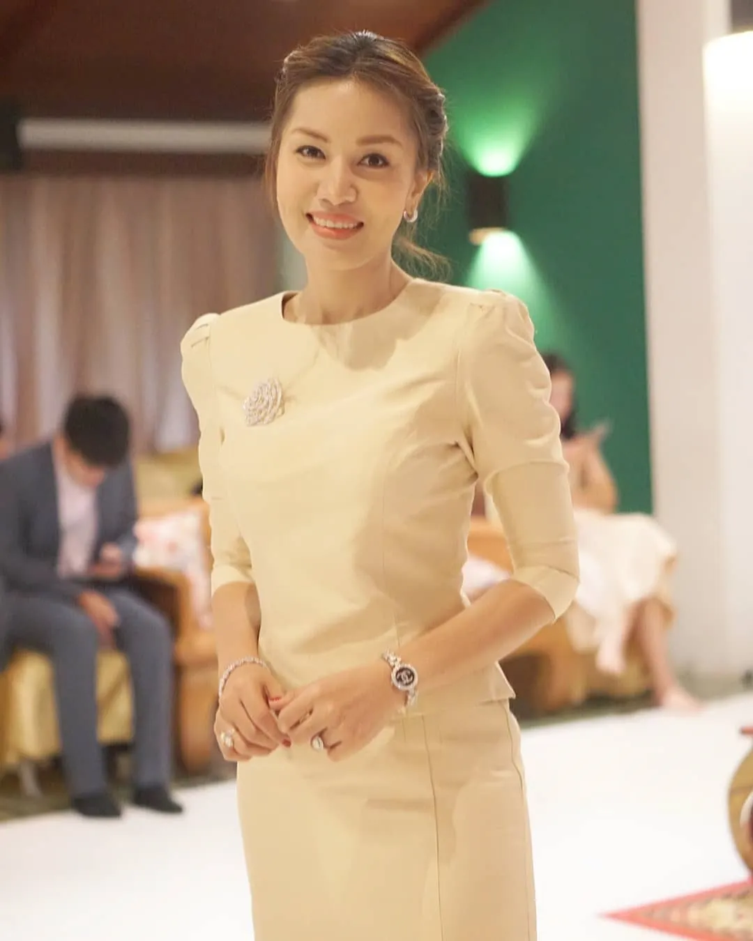 มาดาม เปิ้ล ผู้สมัคร ส.ส.ปชป สุโขทัย เขาคือ ใคร ? 15