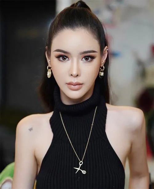 ไอซ์ ปรีชญา ดาราสาวสวยที่กำลังเป็นกระแสในขณะนี้ ‘เมร่อน’ 37