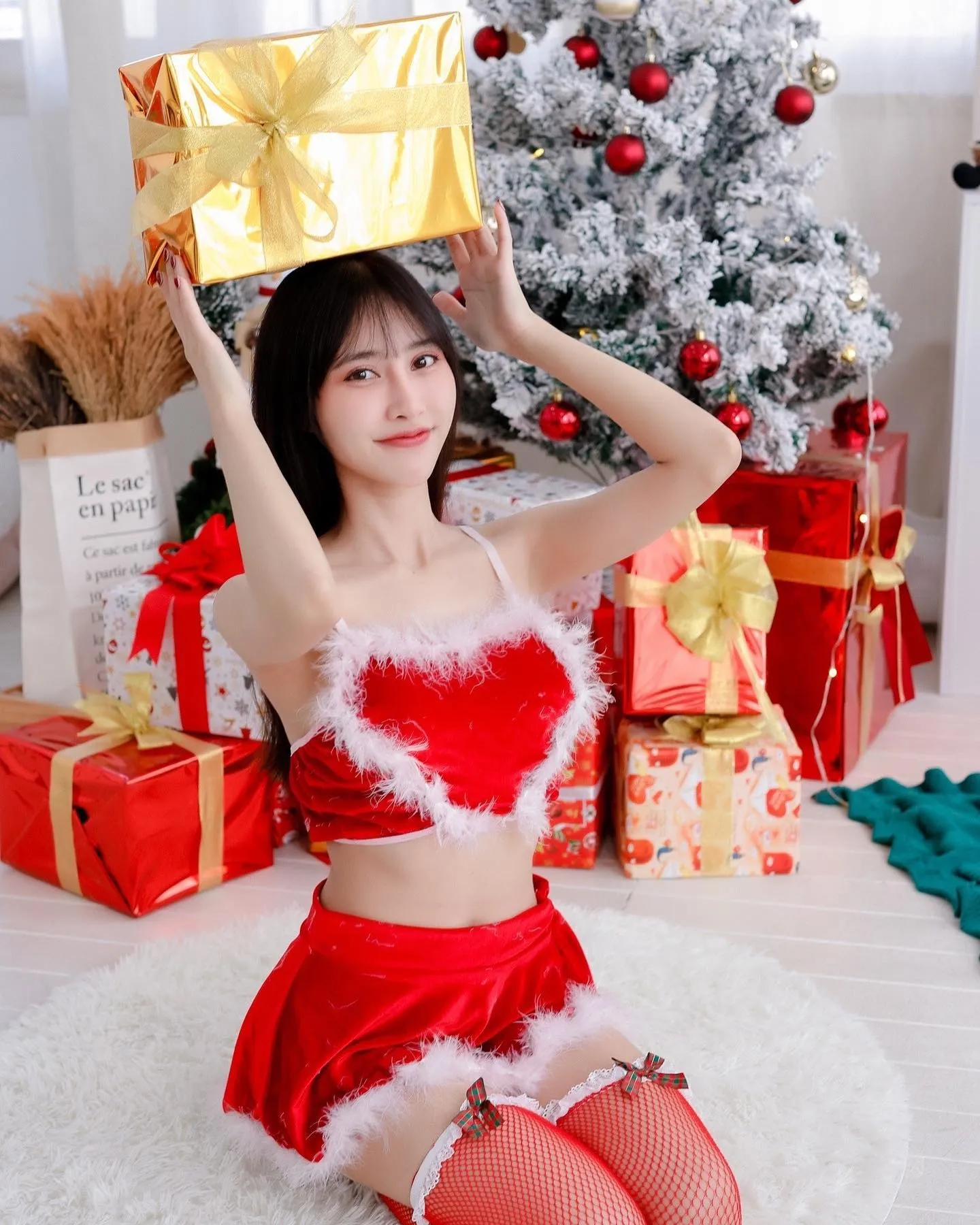 เฟิร์น ชลลดา สาวสวยหน้าหวานปานน้ำผึ้ง หุ่นเซี๊ยะเพรียวบาง 9
