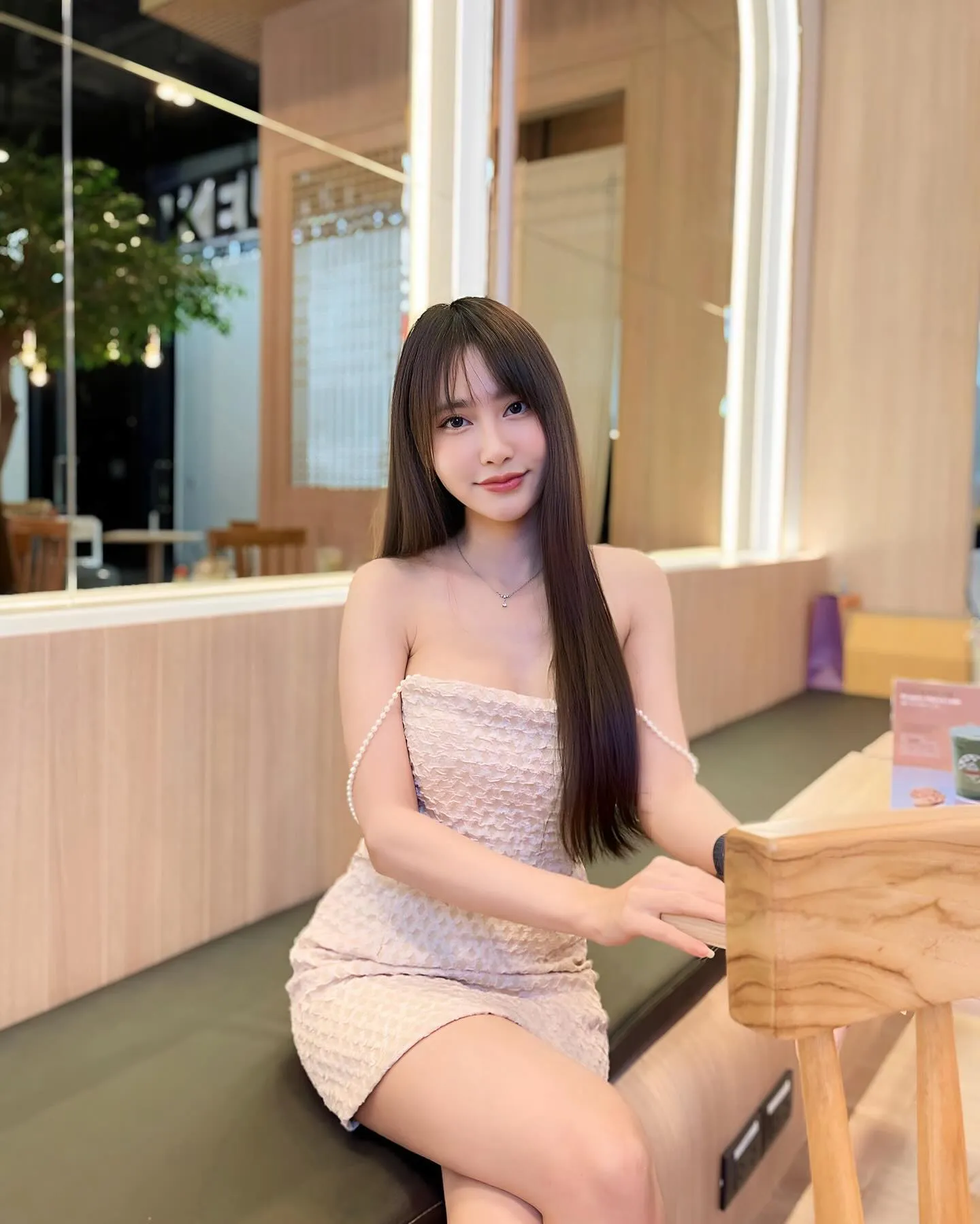เฟิร์น ชลลดา สาวสวยหน้าหวานปานน้ำผึ้ง หุ่นเซี๊ยะเพรียวบาง 22