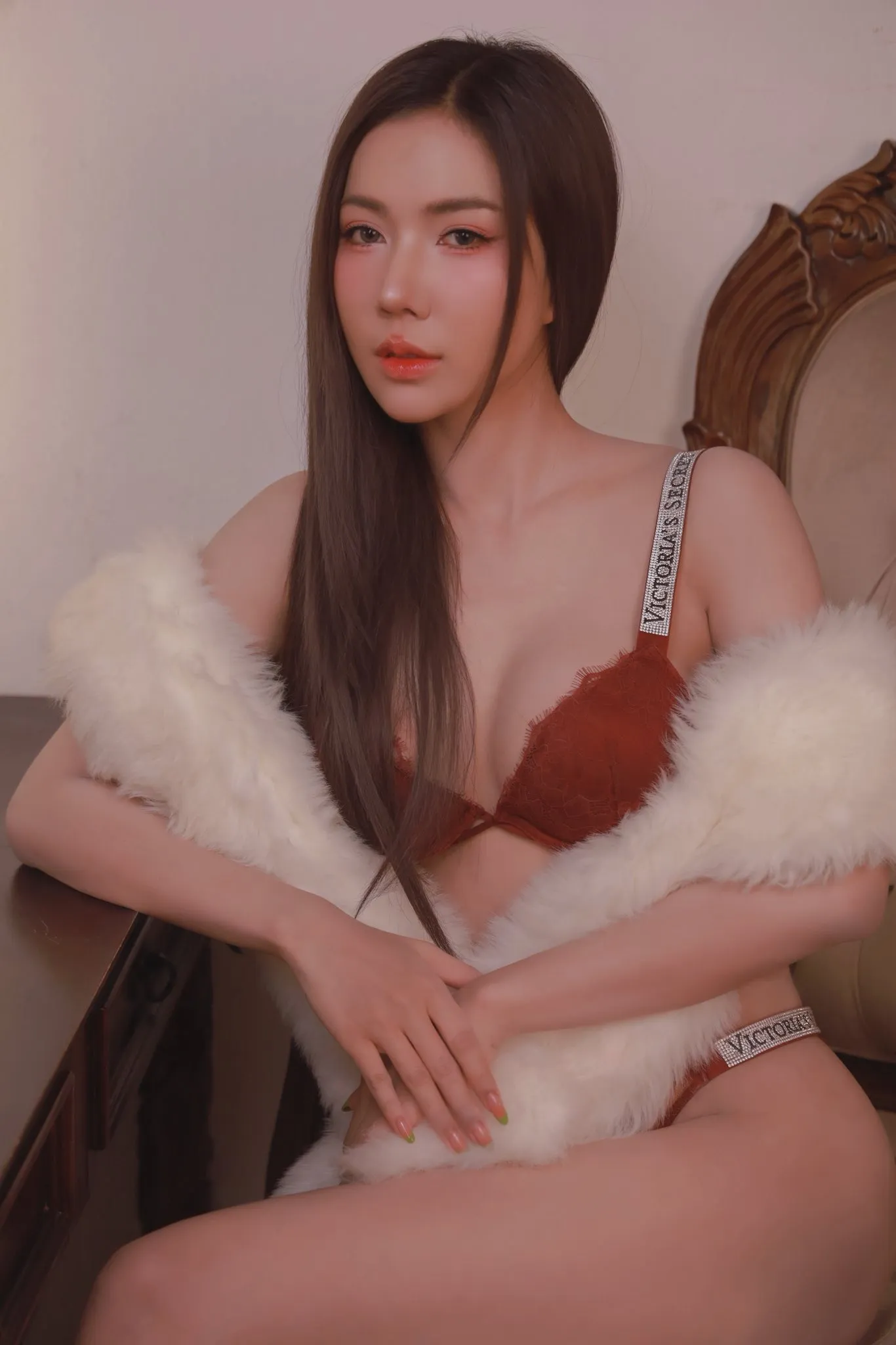 น้องออมสิน รัฐธีย์ทอง นางแบบแซ่บ หุ่นเซ็กซี่ ตัวแม่เพจ CupE 40